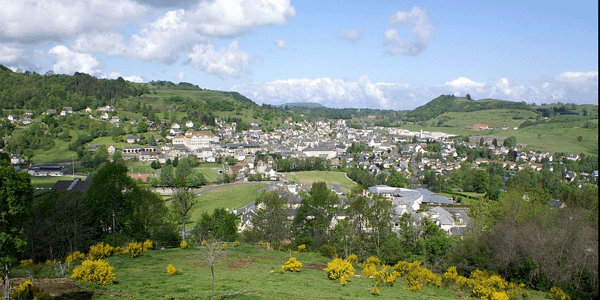 Ville de Riom-&egrave;s-Montagnes Auvergne-Rhone-Alpes Cantal 15